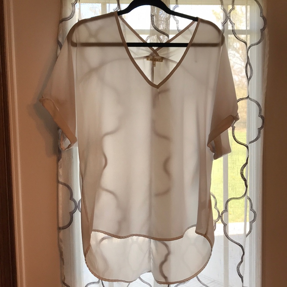 White short sleeved V-neck tunic